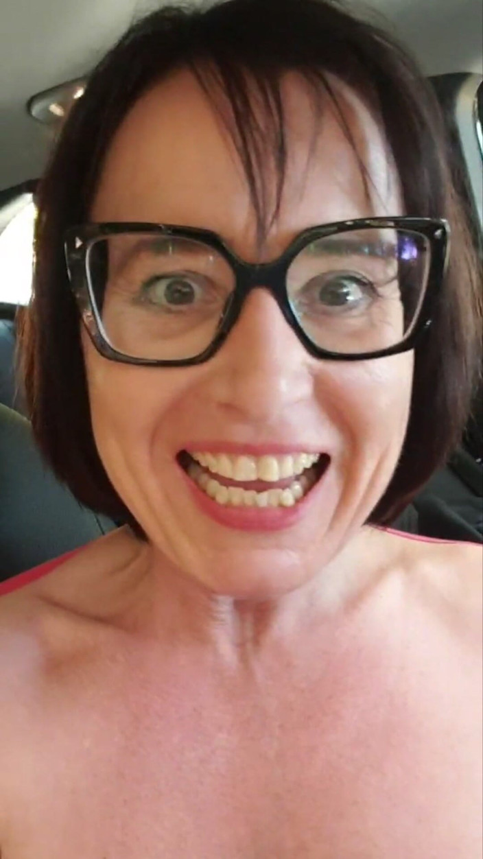 JulieEroticDress: Outdoor Squirt