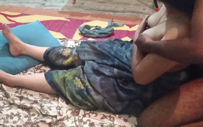 Sexy sindu: देसी भाभी प्रेमी के साथ सेक्स का मजा ले रही है