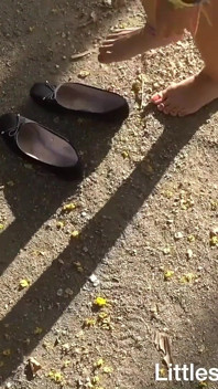 Mahasiswi sange ini dientot habis-habisan sampai muncrat di taman umum