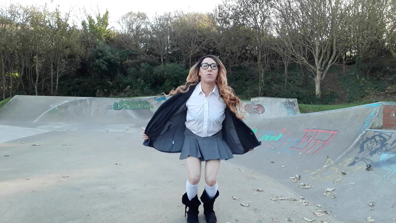 The Midnight Minx: Crossdresser chica universitaria, skate park stripper