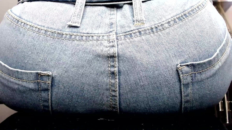 Maeling: Tiny Colony Crushed in Denim Jeans and Ass Stifled Unknowingly