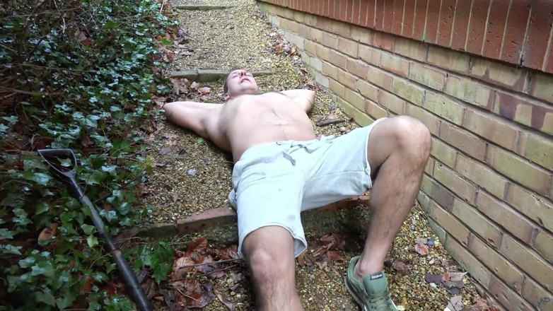 Dirty Doctors Clips: Pissing on The Gardener