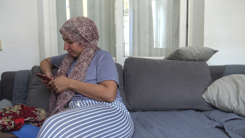 Souzan Halabi: 不誠実なイスラム教徒の妻がイギリスの上司と余分な浮気をする