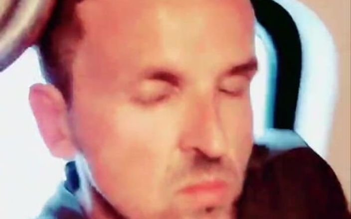 Slutboyben: Slutboyben Cam4 взрыв спермы в публичном поезде