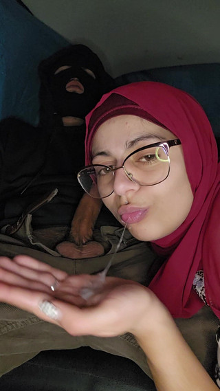 MiaNIqab: 11. İtaatkar Arap evli kadın Mia Niqab arabada gırtlağına kadar alıyor