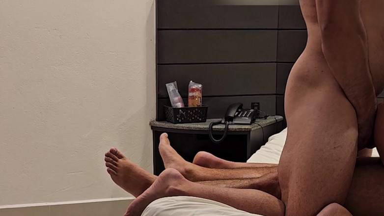 Casada Liberada griffin: Mein Cuckold-ehemann Hat Meinen Hintern Geöffnet, Damit Sein Freund Sie...