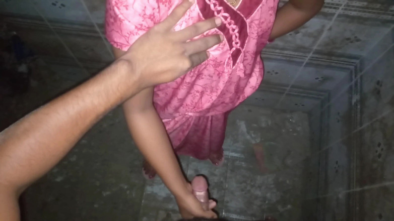 Anjali_Roy 67: Follando en estilo perrito en el baño del pueblo indio