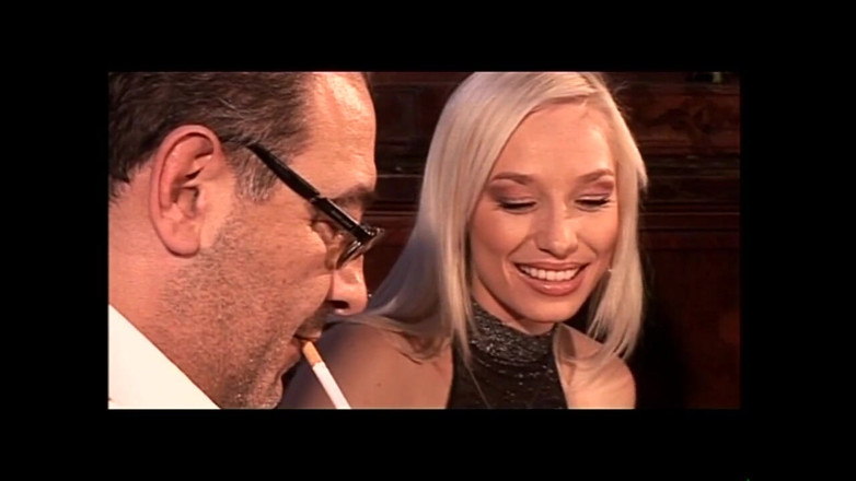XTime Vod: Si jalang blonde miang panas untuk batang gergasi Roberto Malone