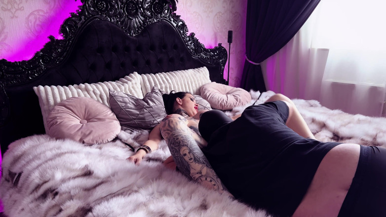 MissAlessaMilano: Don't Give Me a Bouquet, but Orgasms