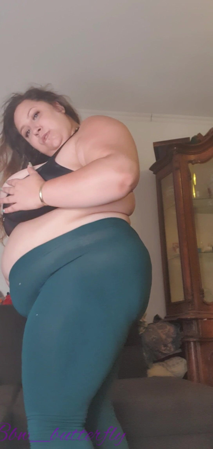 LoraBbw: BBW spogliarello