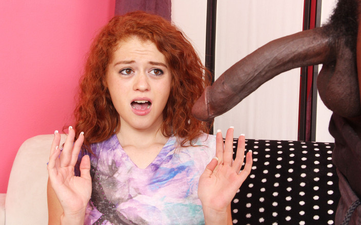 GS studio: Gadis remaja rambut merah asli dientot habis-habisan sama kontol besar...