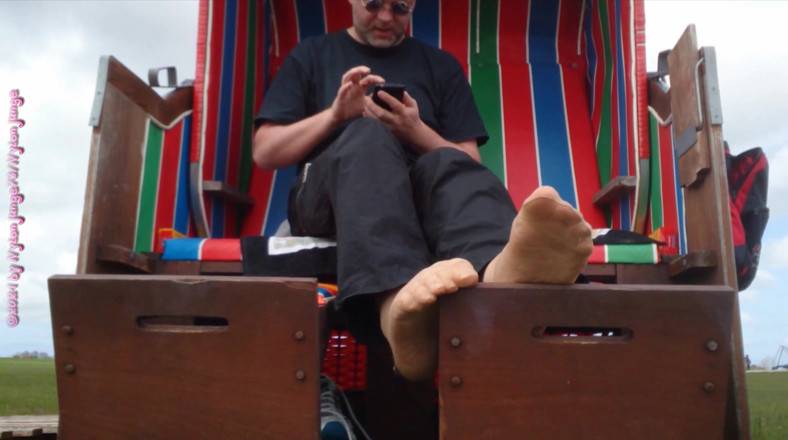 Carmen_Nylonjunge: Instantâneo dos meus pés de nylon na praia 2 - Vacation Wangerland -
