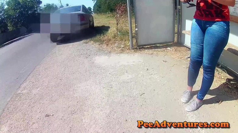Pee Adventures: Chcaní na lavičce na autobusovém nádraží