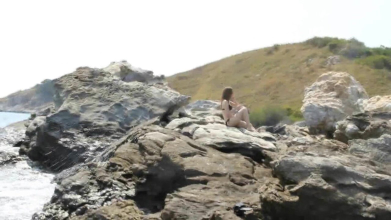Angel The Dreamgirl: Insula, loc în aer liber