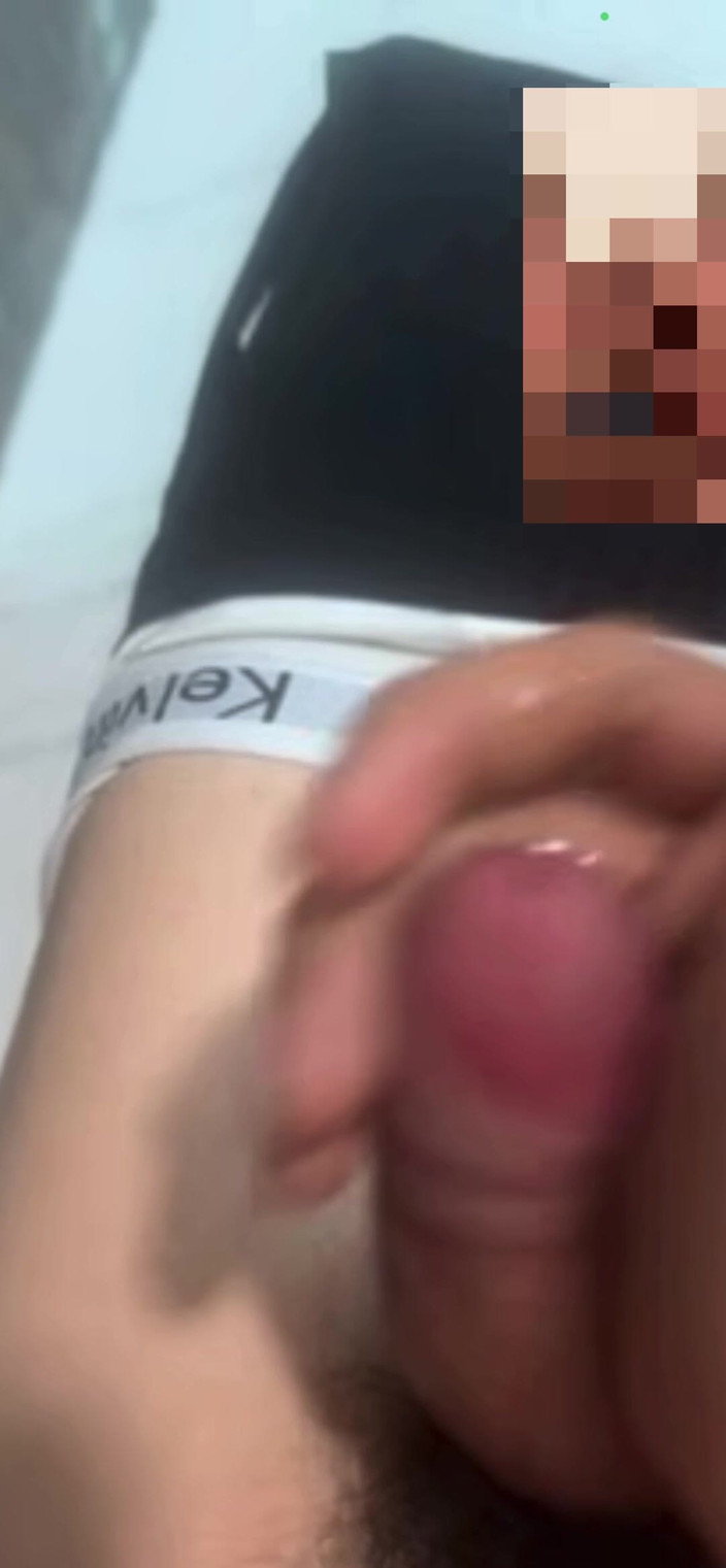 Quan Vietnam 18: 18-jarige hetero krijgt een bericht van Stanger en ruk vervolgens...