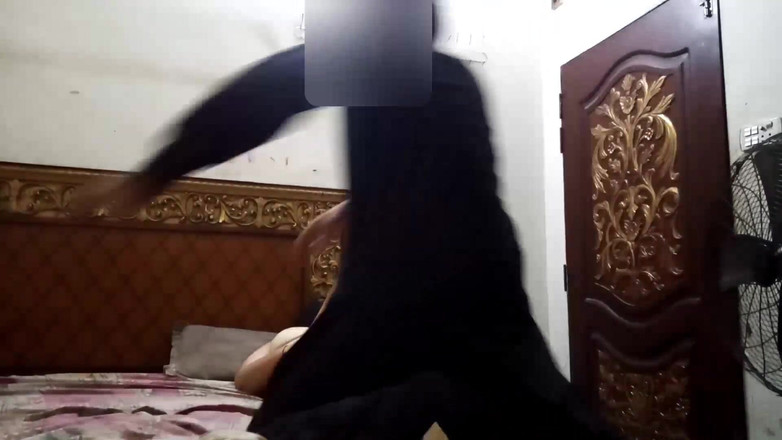 Khani: Indisk svärdotters snäva fitta knullad av gammal svärfar under dagtid...