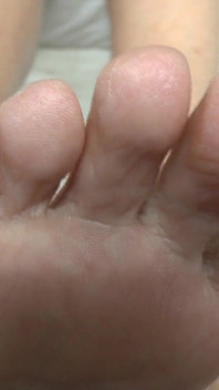 발레 플랫 패션쇼를 하는 동안 바지에 자지를 쓰다듬어