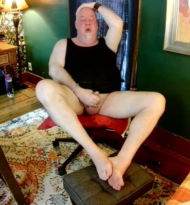 beardaddychub: Bearstepdaddychub masturba e fala com fã quente!