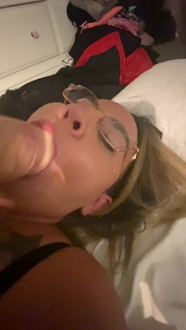MzKiTTy91: La moglie pawg ne scopa 12 nel cazzo mostruoso e ne...