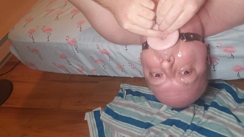 Charlieboy69: Gırtlağına kadar alma 7 inç kral yarak dildo whit ağız ağzına...