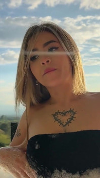 Sex cu un străin în jacuzzi-ul public al hotelului! Nath Gomez