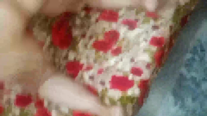 SHAKRATASNEEM: Смокче член, зведена сестра налаштовує зі зведеним братом, смокче пизду, така гаряча дуже красива пизда