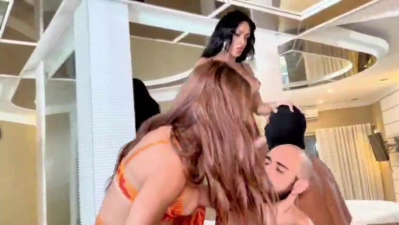 Bianca Herrera: Amigas shemale en sexo caliente con pasivas