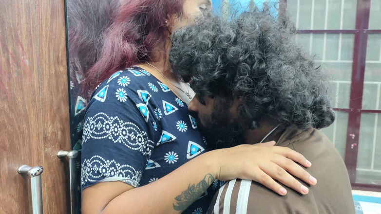 Vaigavarun45: Lip Lock, Neck Kiss and Hot Romance with Mallu Girl