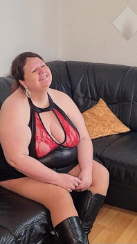 クレイジーなドイツ人ぽっちゃり赤毛の成熟GILFタマラが年寄りの若いセックスと話す