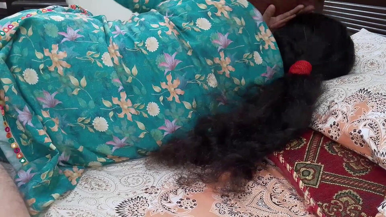 QueenbeautyQB: Nevlastní syn, naplněný hlukem své nevlastní sestry, se vplíží do...