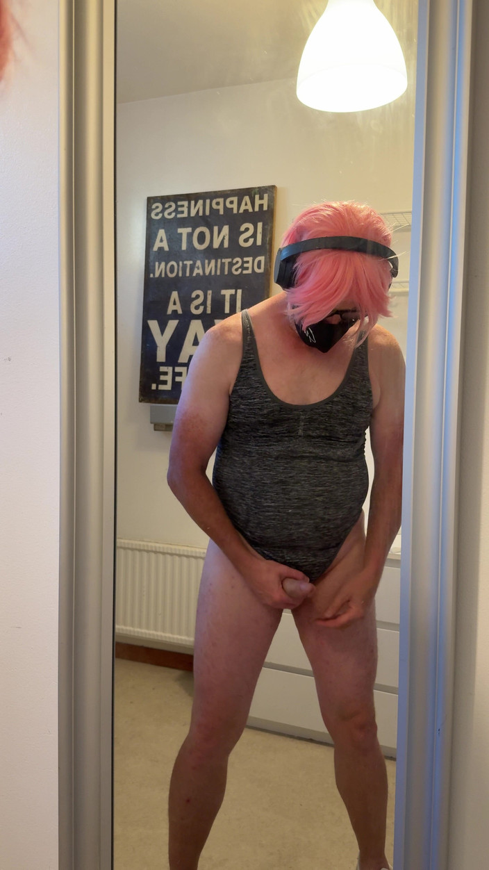 Julia Trans: Zrcadlo, zrcadlo na zdi