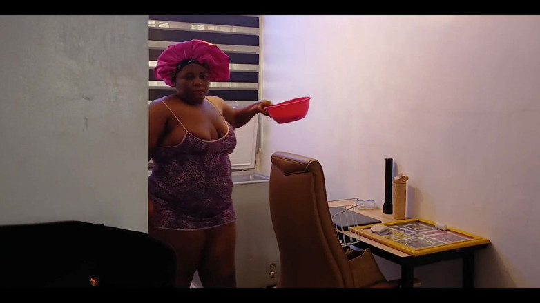 Mara Exotic: Obowiązki domowe: murzynka gruba dupa loszka pochyla się