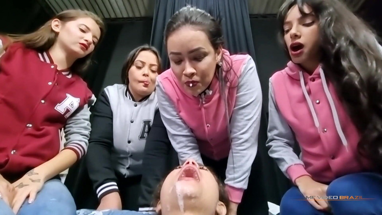 FetishKing: Tragar saliva en gang bang extremo - por top chicas