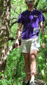Gay Cruising Di Hutan: Mengisap Dan Menendang Seorang Pria Di Pantat