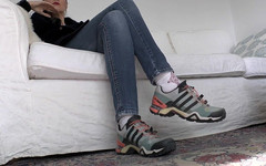 Lady Victoria Valente: Sledujte mě a čichám moje tenisky