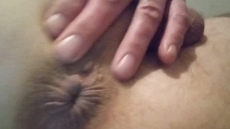 LilTaste: Menggosok &amp; bermain dengan lubang pantat pucatku