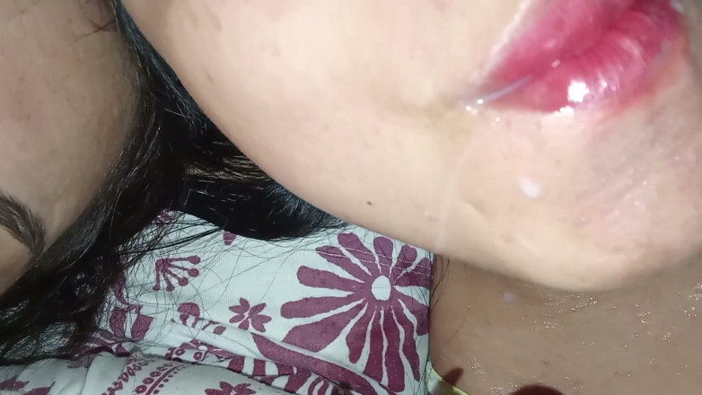 Queenmilk: Andrea Lactating in the Jacuzzi - Lots of Milk