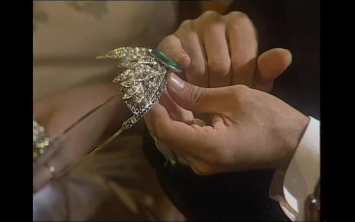 MMV films - The Original: Dvě krásné sexy milfky s chlupatou kundičkou ošukané a vystříkané...