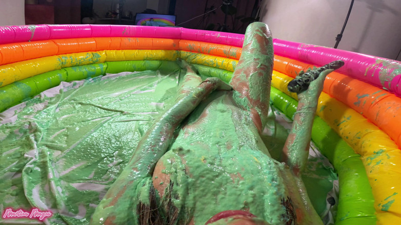 MartinaMagni: POV Jag gör en röra av slime och blir kåt...