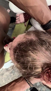 Gagici sexy oral în gât adânc