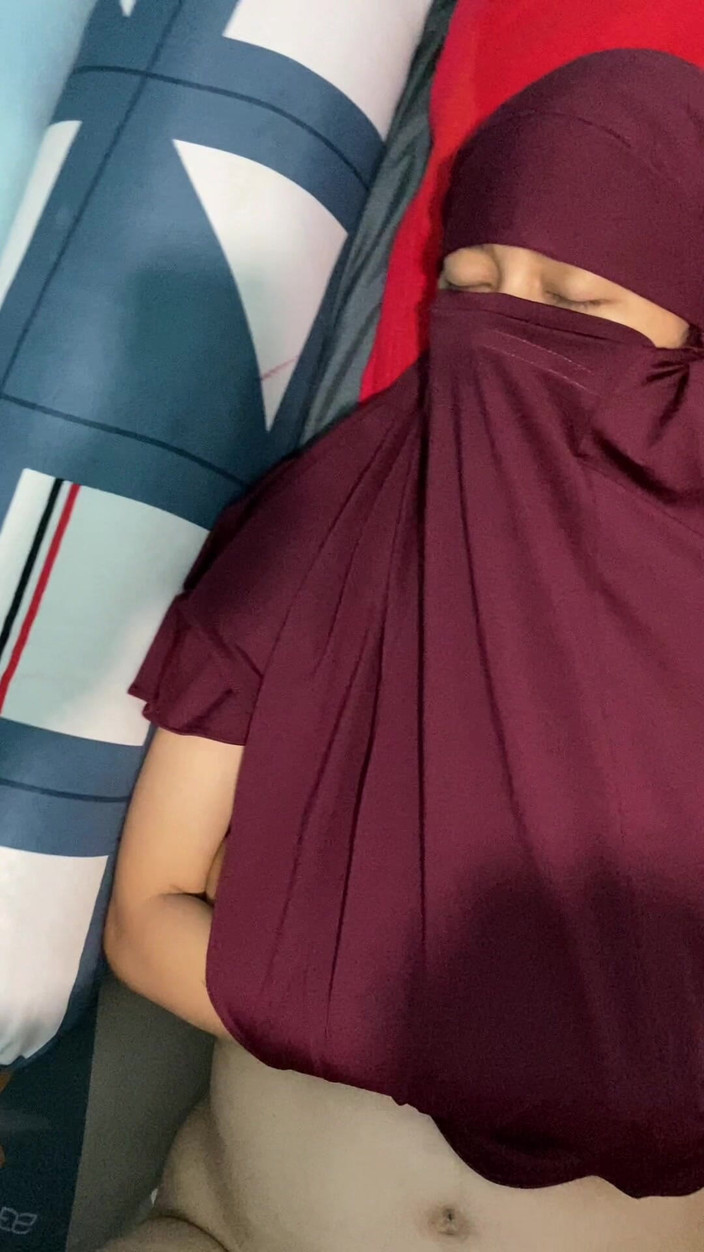 Bella Ivanka: Svádění dívky v hidžábu konečně chce být ošukána