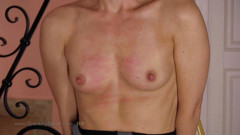 Spanking Server: Sasha malý bič na prsa