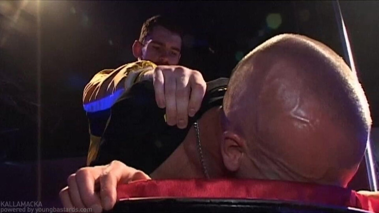 Young Bastards: Peto Coast baise Basti Winkler - en direct sur scène