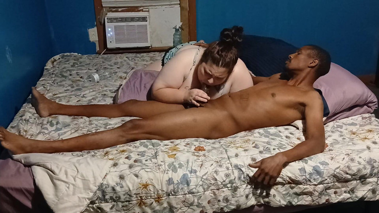 Sloppylynn: Lynn selamba menghisap batang untuk snek kecil lewat malam kote...