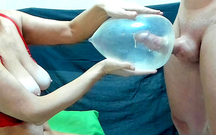 TaniaMilf: Мілфа грає з великою змащеною спермою члена