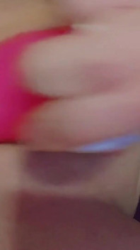 Nettes Amateur-mädchen Fingert Muschi in Nahaufnahme! (vollständiges Video 10min)