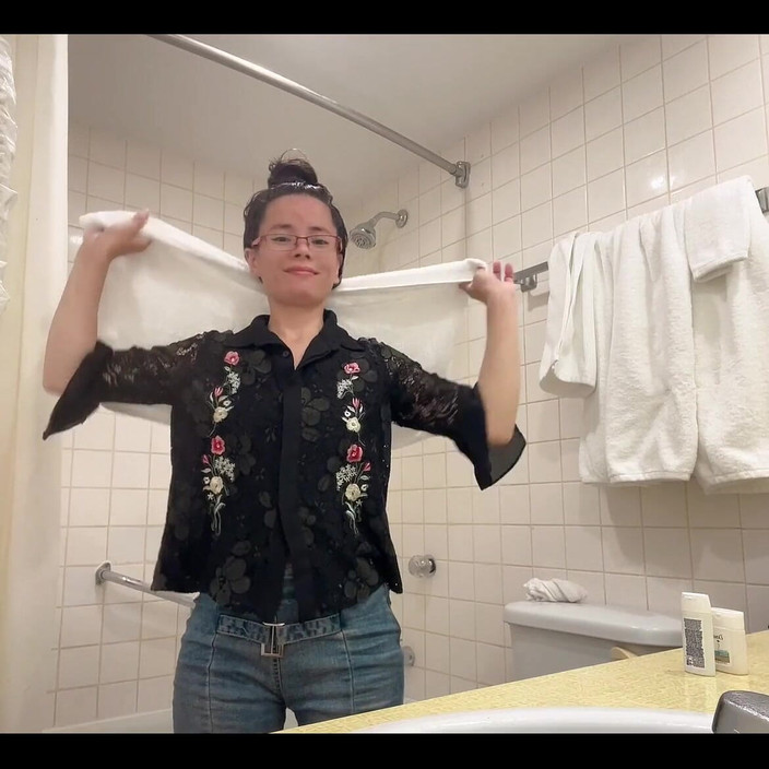 sweethanajapanese: Aku rela nonton yuk di kamar mandi!