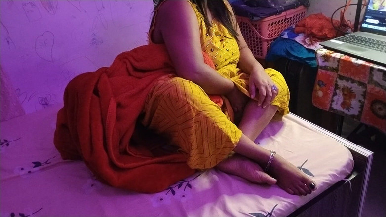 HotGirl21: Horney Sexy Desi Bhabhi se snaží před kamerou ukázat a...