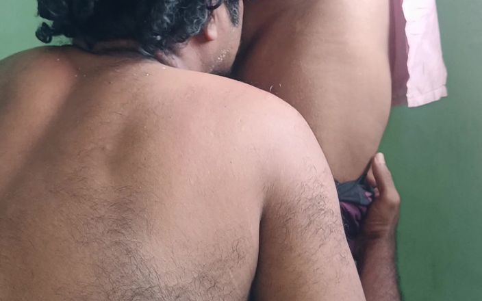 Laxi ammu: Domácí služka si užívá sex ve stoje