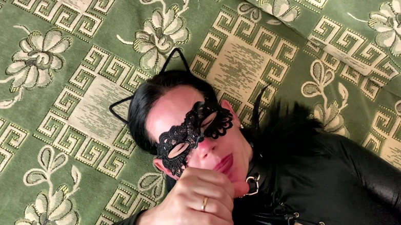 Anna Sky: Catwoman knullar sin slav